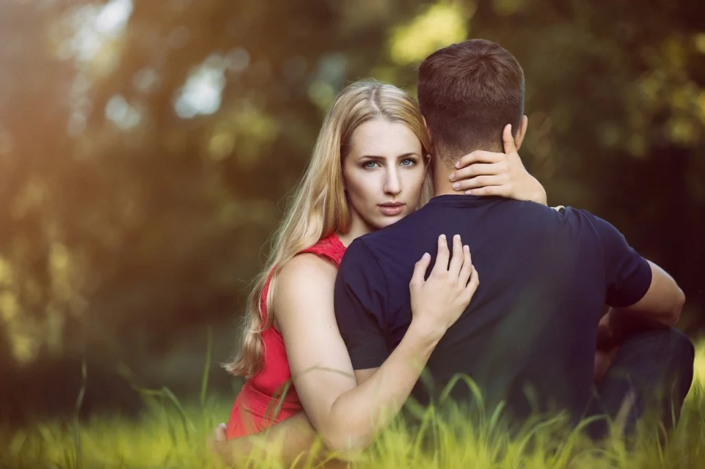 girlfriend will not let go of her past relationships